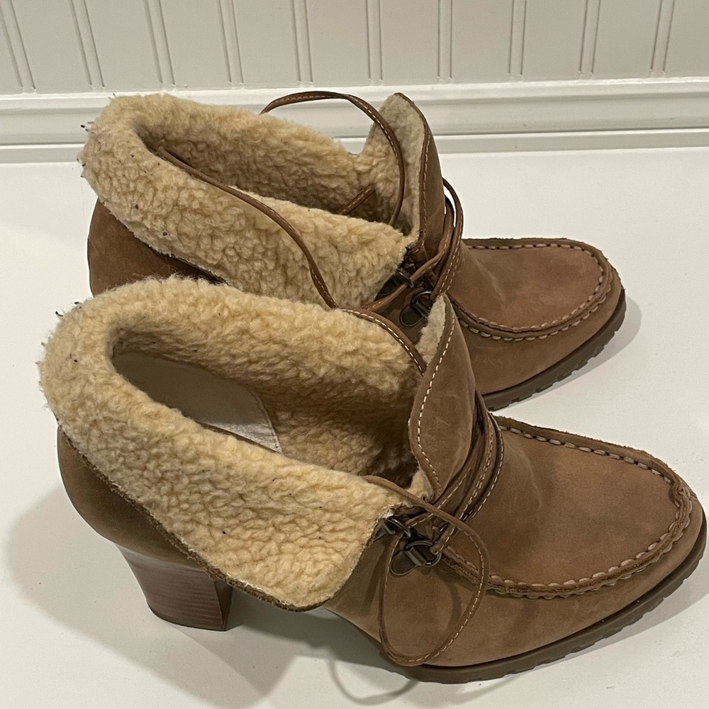 Audrey Brooke Women’s 7.5 Brown Suede Shearling Ankle Boot Heeled Moccasin